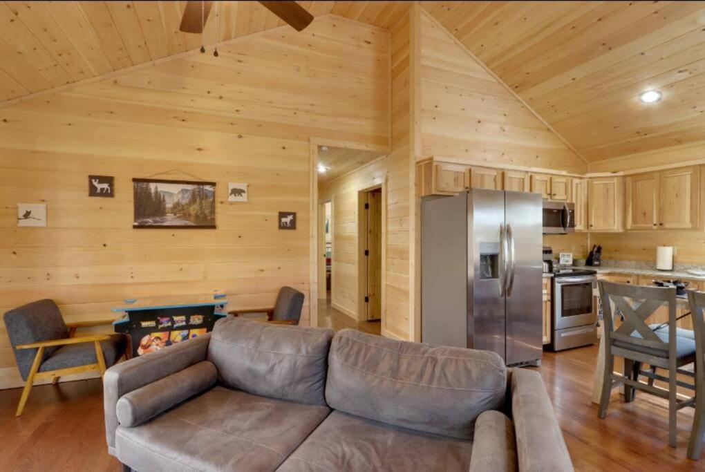 New Serene, Fun & Comfy Cabin- Covered Deck, Grill, Arcade ميرفي المظهر الخارجي الصورة