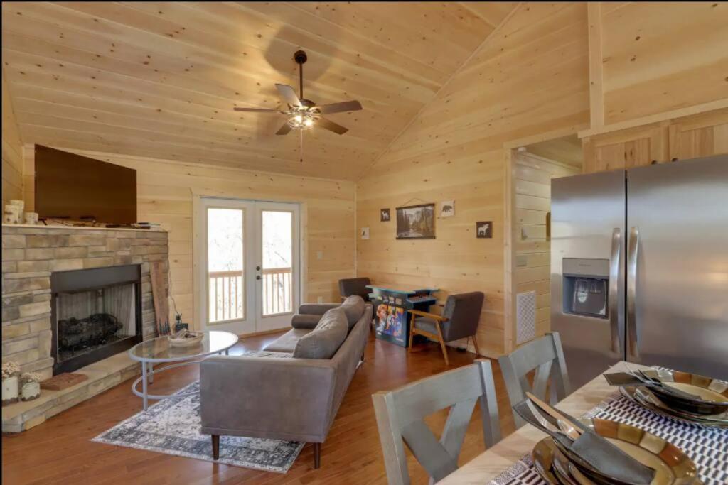 New Serene, Fun & Comfy Cabin- Covered Deck, Grill, Arcade ميرفي المظهر الخارجي الصورة