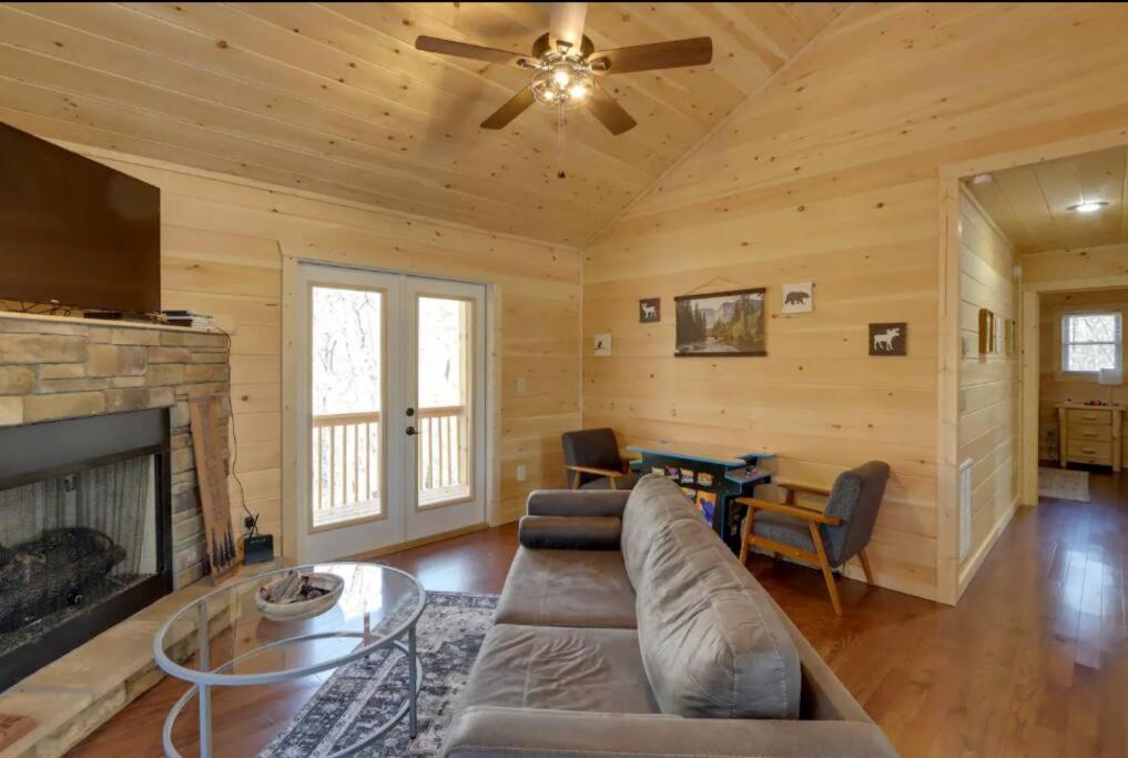 New Serene, Fun & Comfy Cabin- Covered Deck, Grill, Arcade ميرفي المظهر الخارجي الصورة