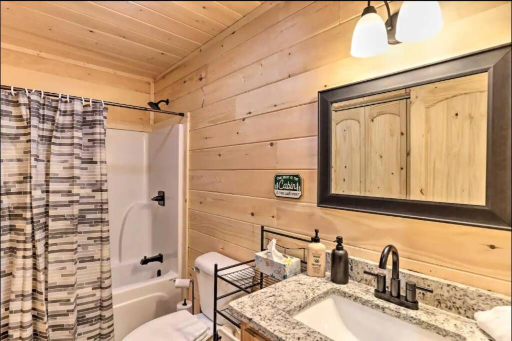 New Serene, Fun & Comfy Cabin- Covered Deck, Grill, Arcade ميرفي المظهر الخارجي الصورة