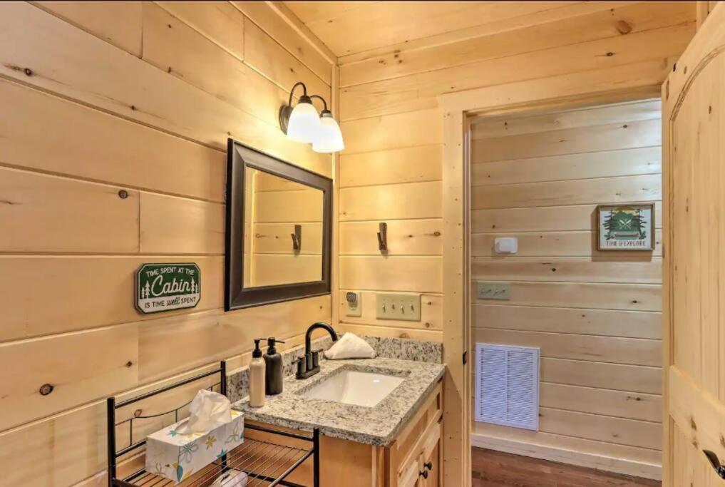 New Serene, Fun & Comfy Cabin- Covered Deck, Grill, Arcade ميرفي المظهر الخارجي الصورة