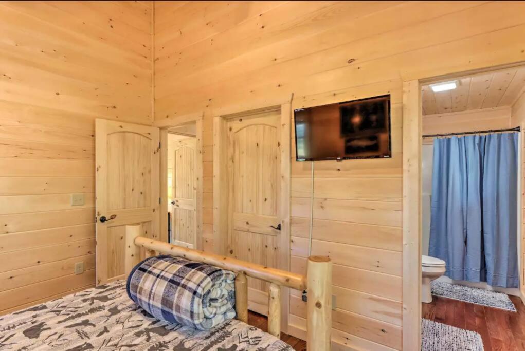 New Serene, Fun & Comfy Cabin- Covered Deck, Grill, Arcade ميرفي المظهر الخارجي الصورة