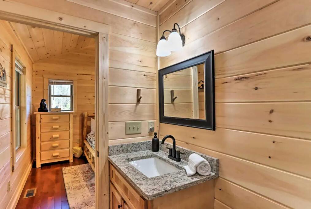 New Serene, Fun & Comfy Cabin- Covered Deck, Grill, Arcade ميرفي المظهر الخارجي الصورة